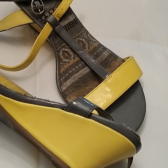 Yellow and grey patent - Picture 2 of 3